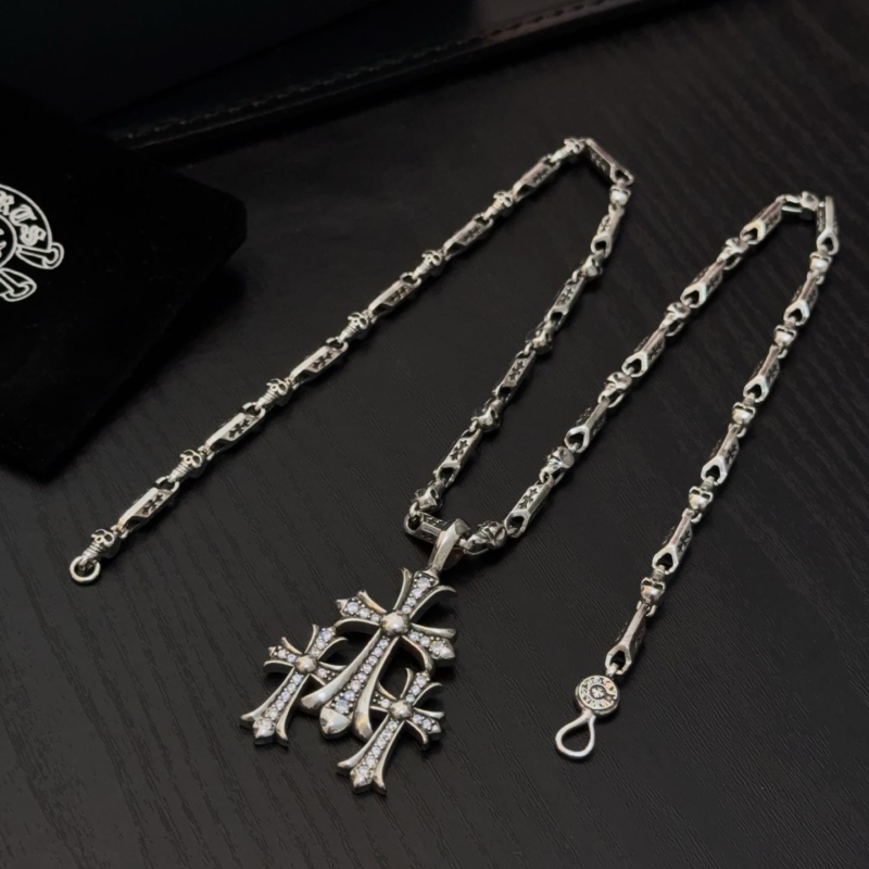 Ch*0me He**ts necklaces